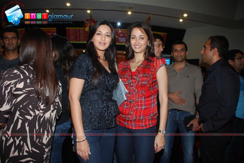 Sonali Bendre, Gayatri Joshi at Vicky Cristina Barcelona film premiere Event hd photo